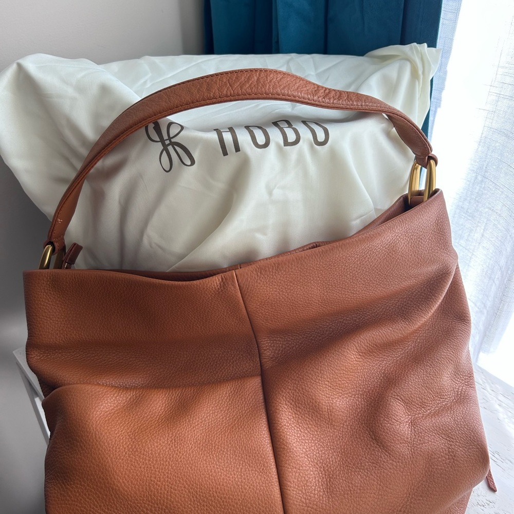 HOBO Harley, warm honey, Pebbled Leather Hobo Bag with Gold Hardware